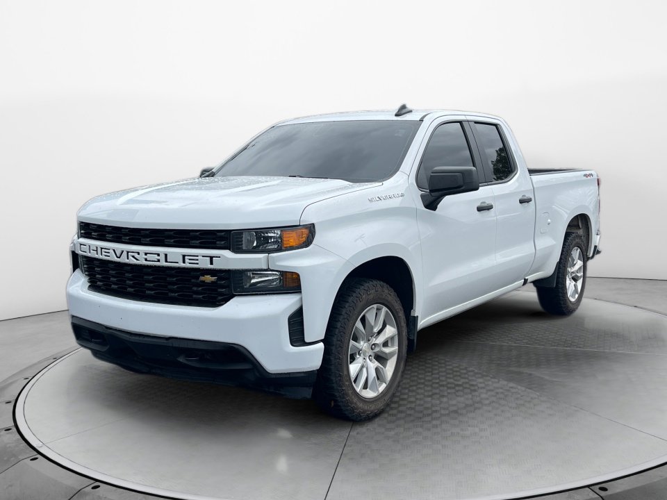 Used 2022 Chevrolet Silverado 1500 Custom image 3