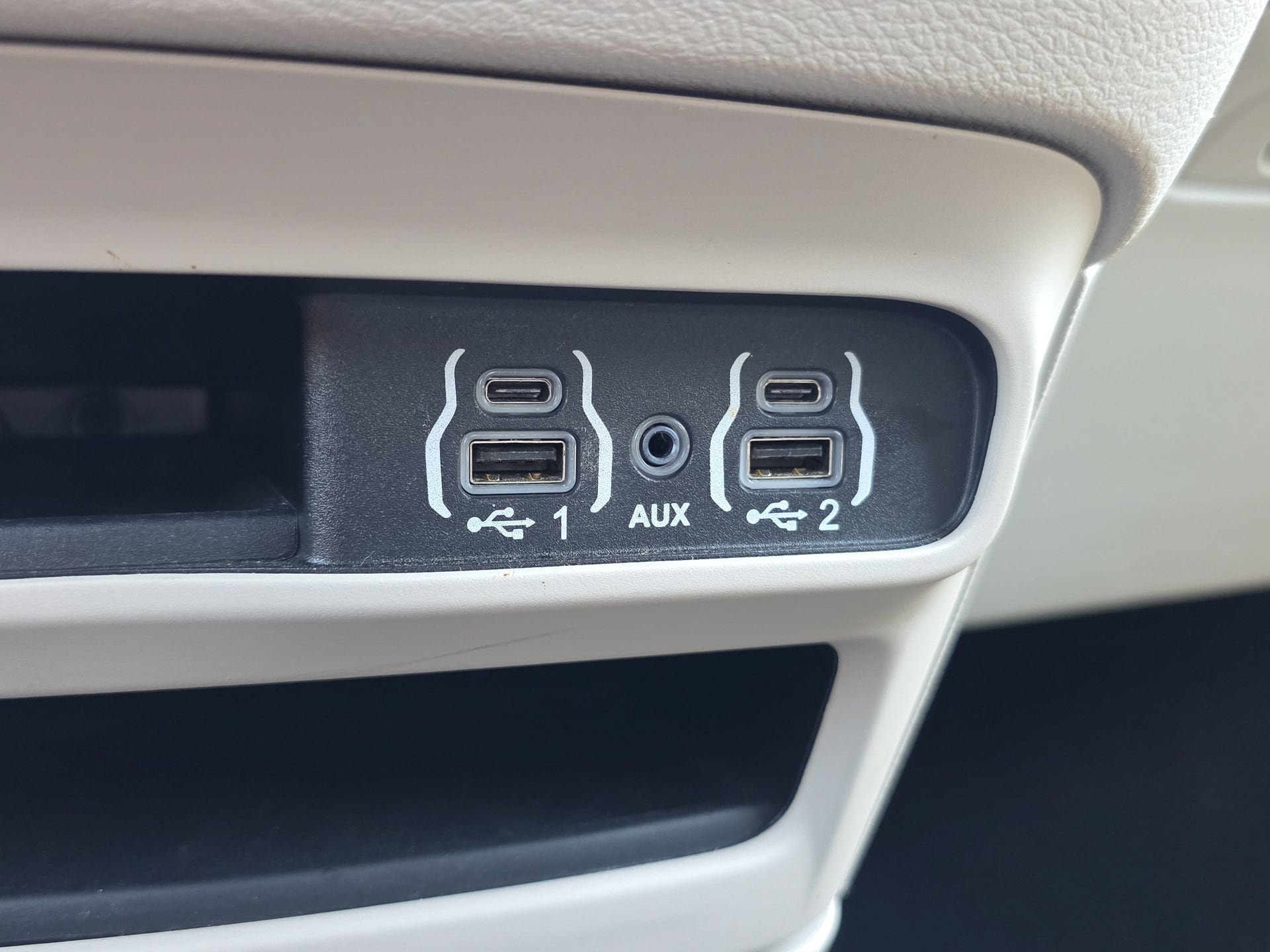 Used 2023 Chrysler Pacifica Touring-L FWD image 26