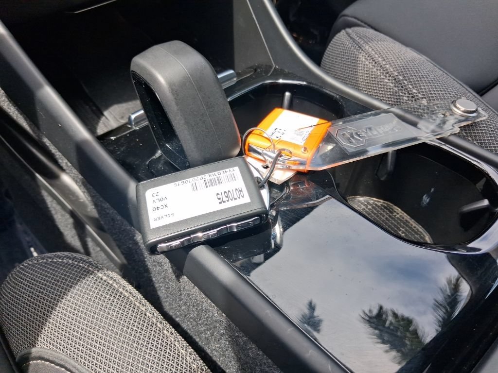 Used 2023 Volvo XC40 Recharge Plus w/ Protection Package Premier AWD/4WD image 24