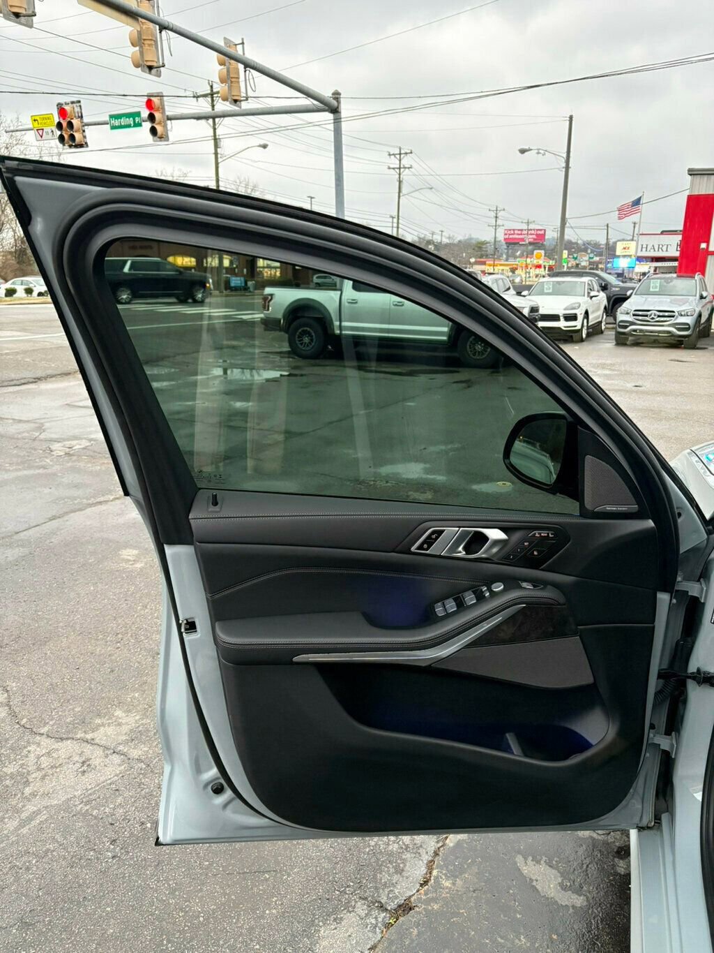 Used 2023 BMW X7 xDrive40i w/ M Sport Package image 11