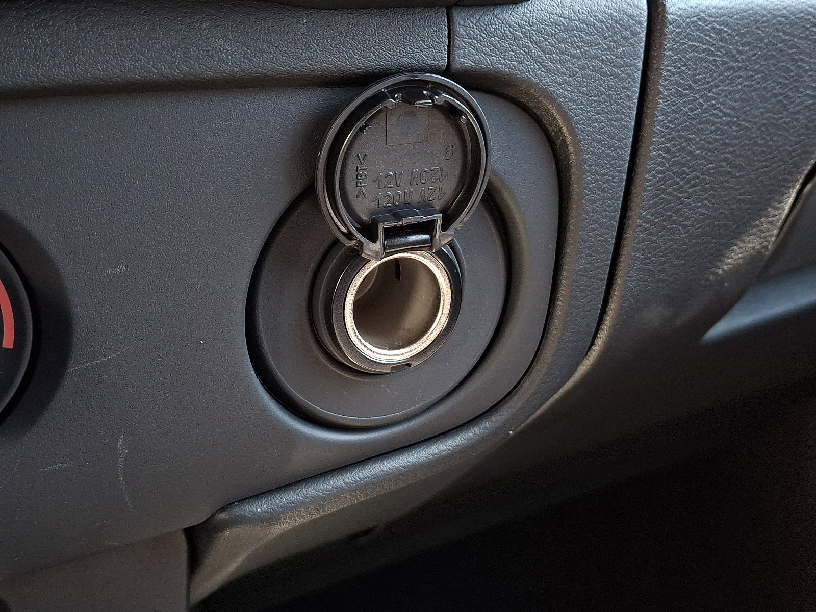 Used 2025 Nissan Frontier SV image 25