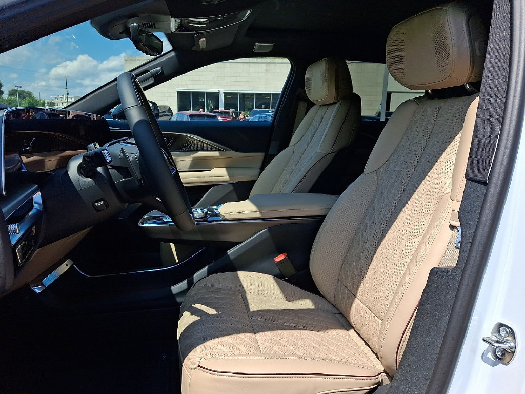 New 2026 Cadillac Lyriq Signature Luxury w/ Nappa Leather Package AWD/4WD image 8
