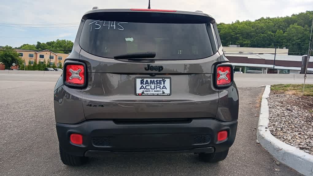 Used 2016 Jeep Renegade Latitude AWD/4WD image 4