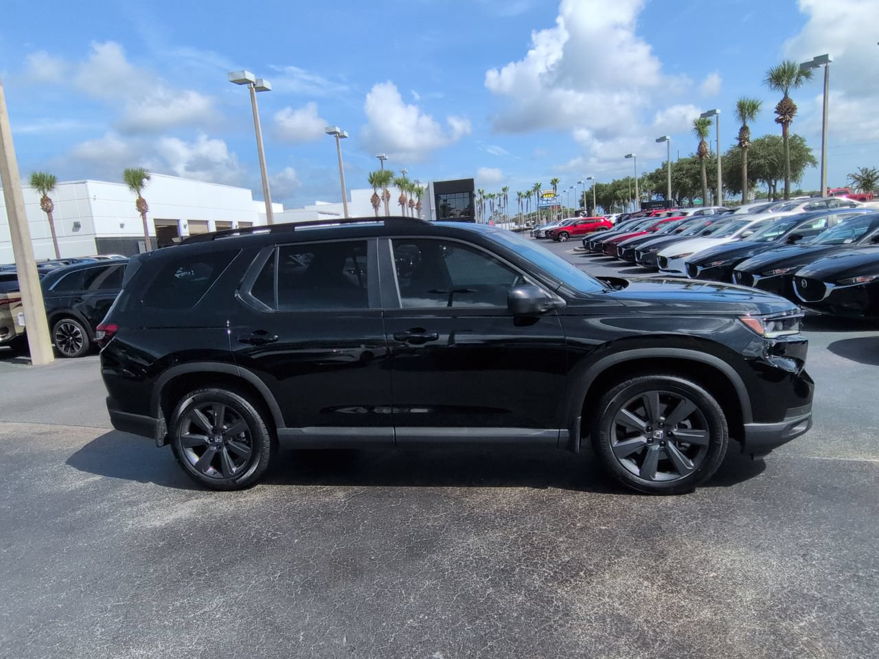 Used 2025 Honda Pilot Sport image 3
