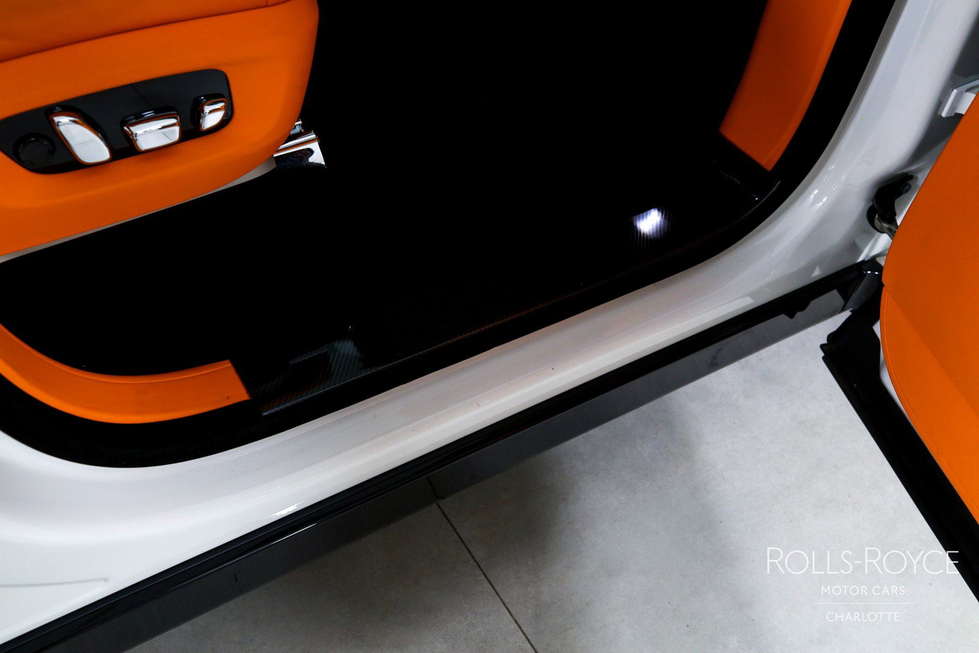 Certified 2025 Rolls-Royce Cullinan image 37