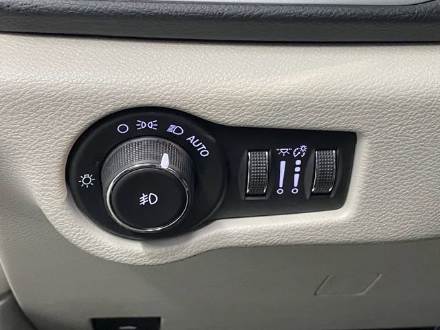 Used 2018 Chrysler Pacifica Touring-L image 23