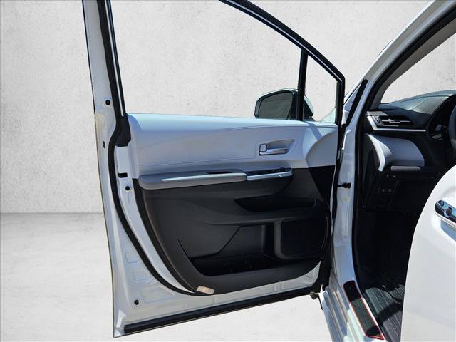 Used 2025 Toyota Sienna XLE FWD image 12