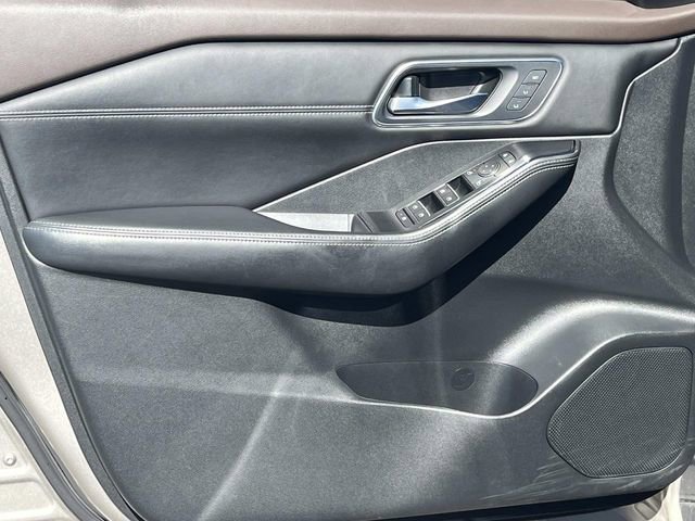 Used 2022 Nissan Rogue Platinum w/ Head-Up Display Package FWD image 24