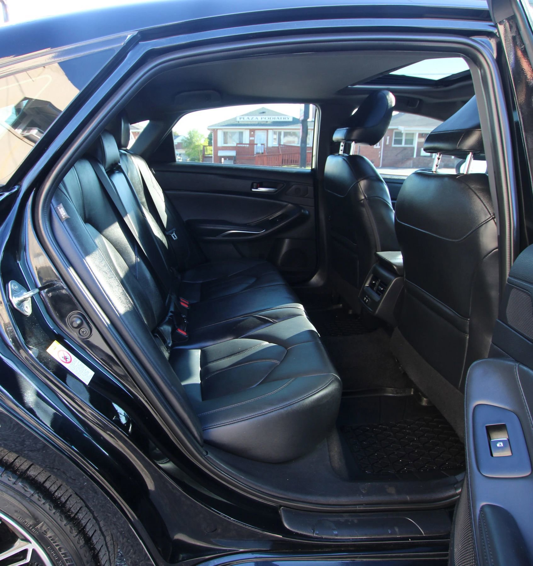 Used 2019 Toyota Avalon XLE w/ Moonroof Package FWD image 12