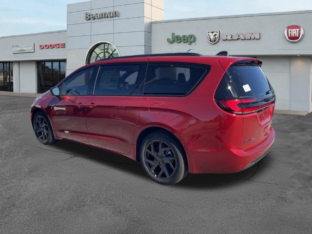 New 2027 Chrysler Pacifica Limited FWD image 4