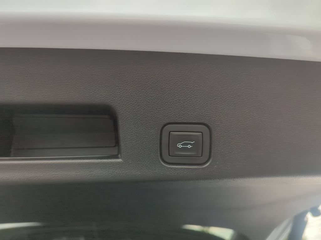 Certified 2026 Chevrolet Traverse High Country AWD/4WD image 17