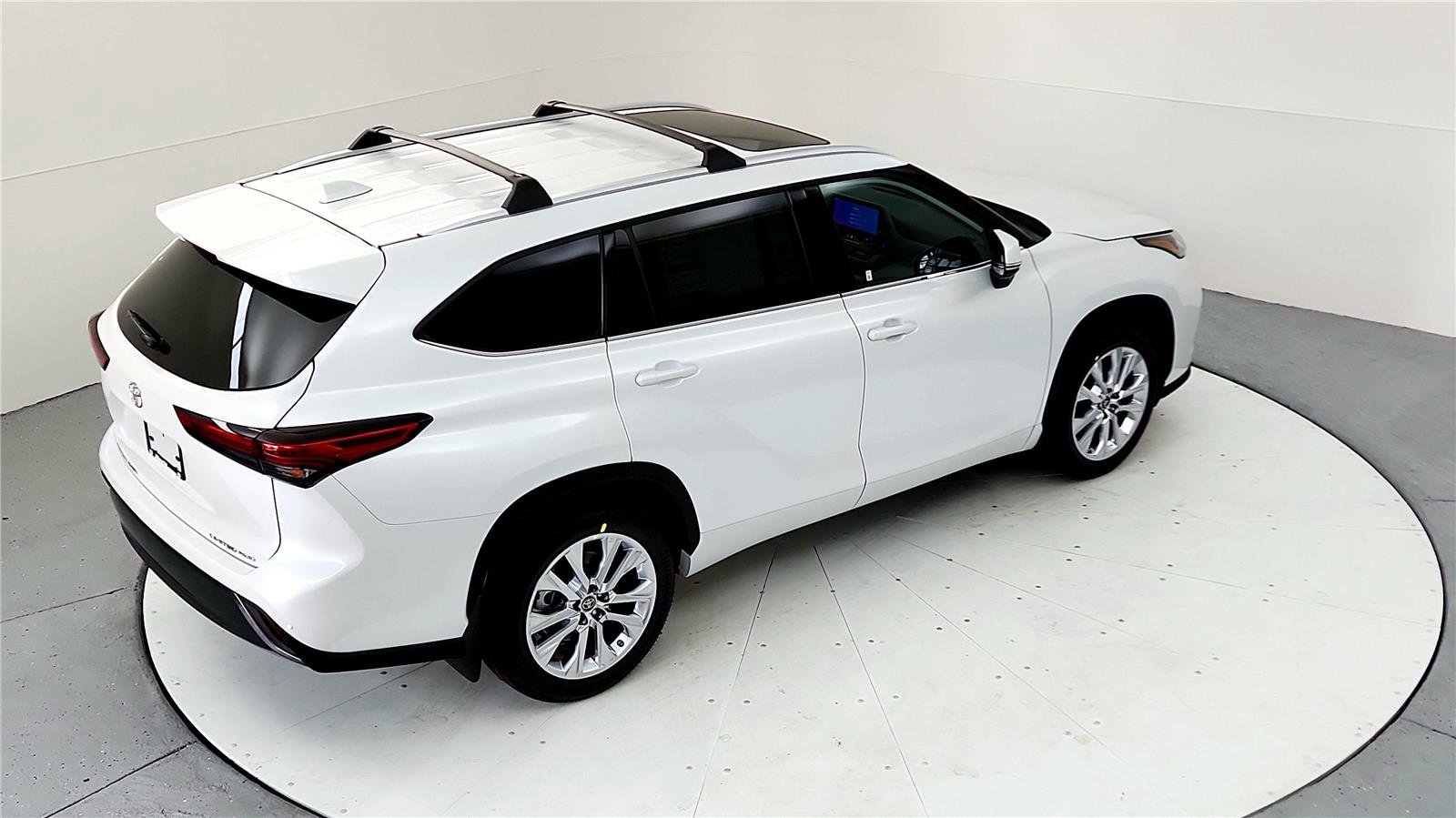 Used 2023 Toyota Highlander Limited image 19