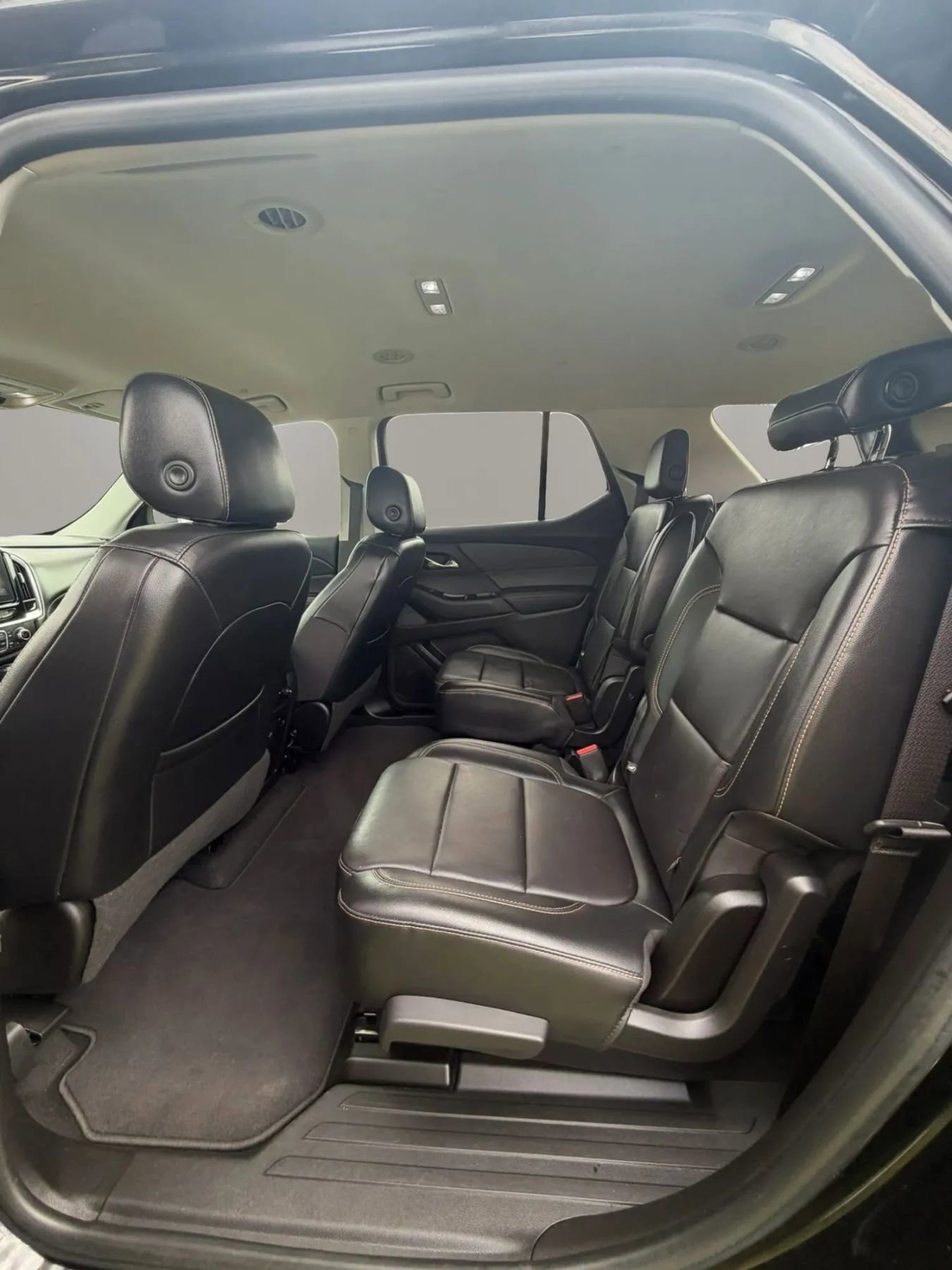 Used 2018 Chevrolet Traverse LT image 11