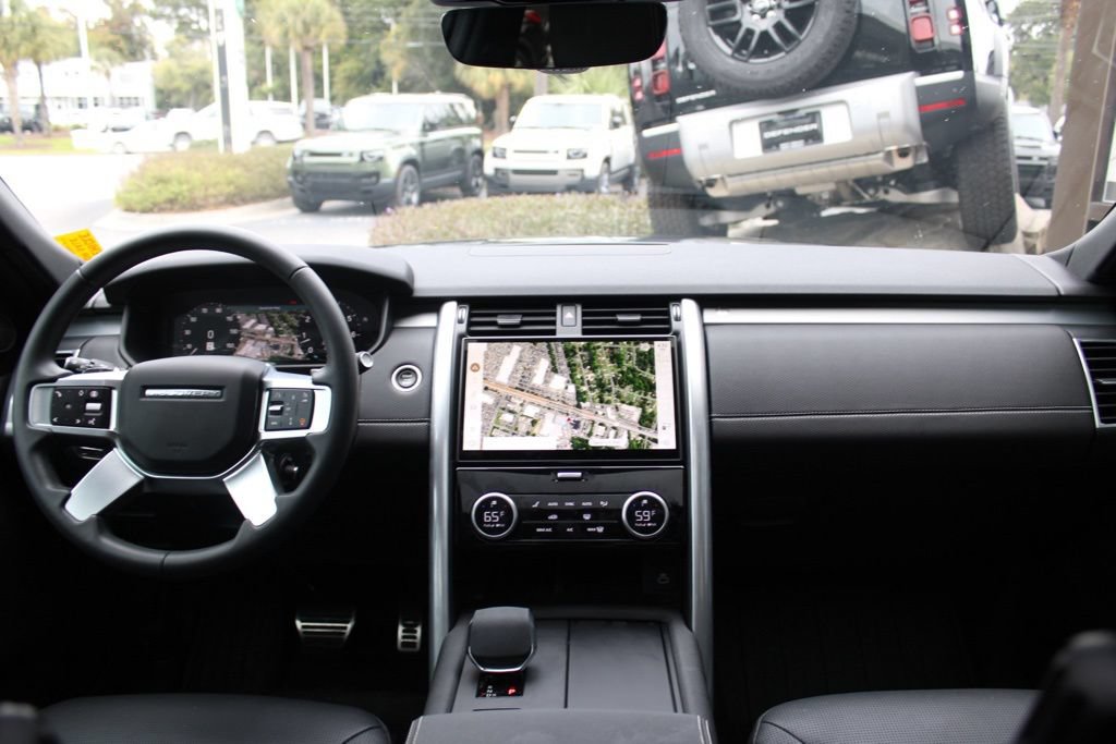 Certified 2025 Land Rover Discovery Dynamic SE AWD/4WD image 29