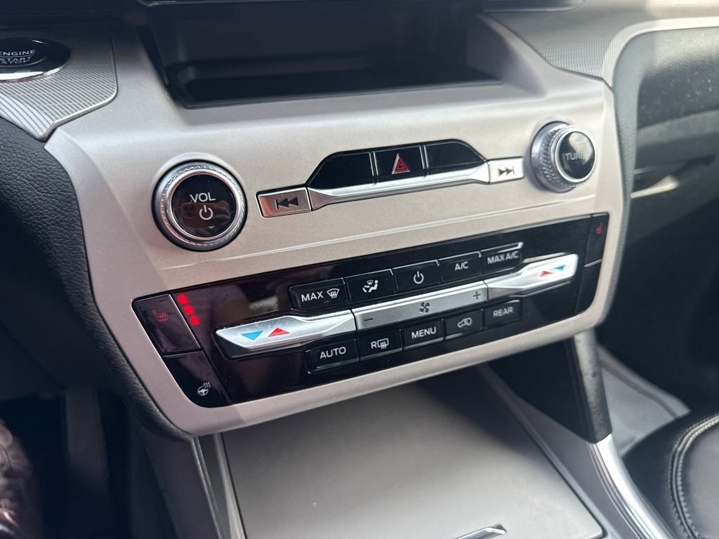 Used 2023 Ford Explorer XLT w/ Equipment Group 202A AWD/4WD image 41