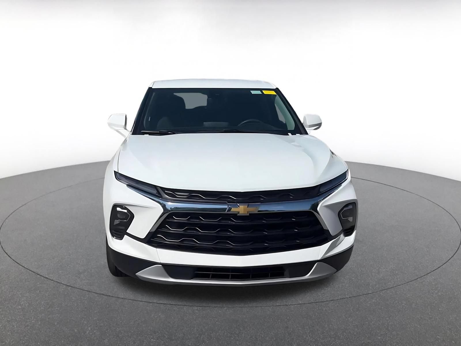 Used 2026 Chevrolet Blazer LT FWD image 3