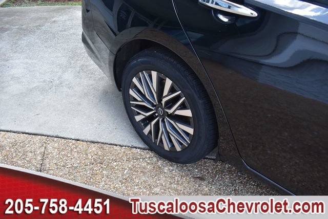 Used 2024 Nissan Altima 2.5 SV FWD image 13