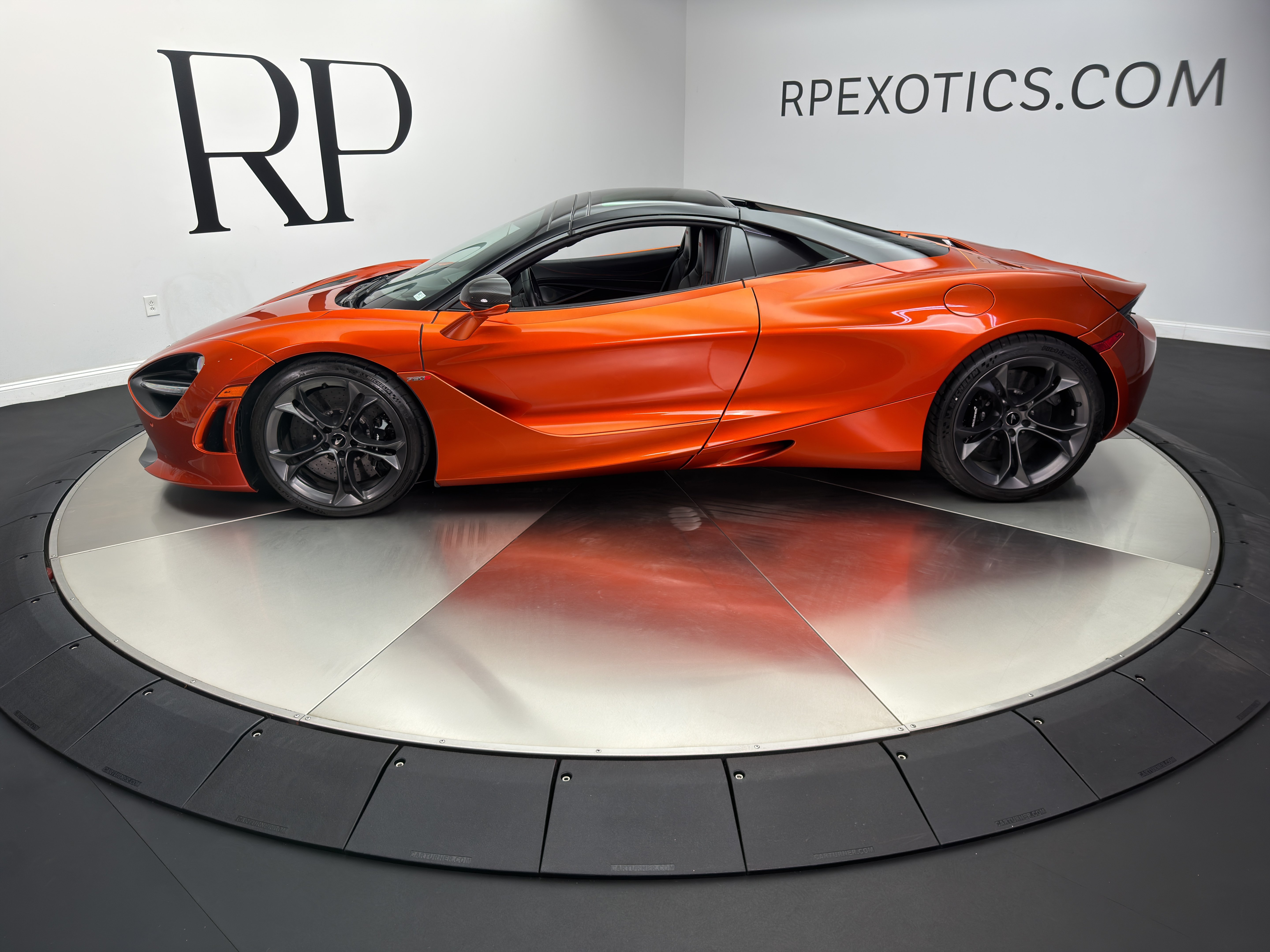 Used 2020 McLaren 720S Spider RWD image 11