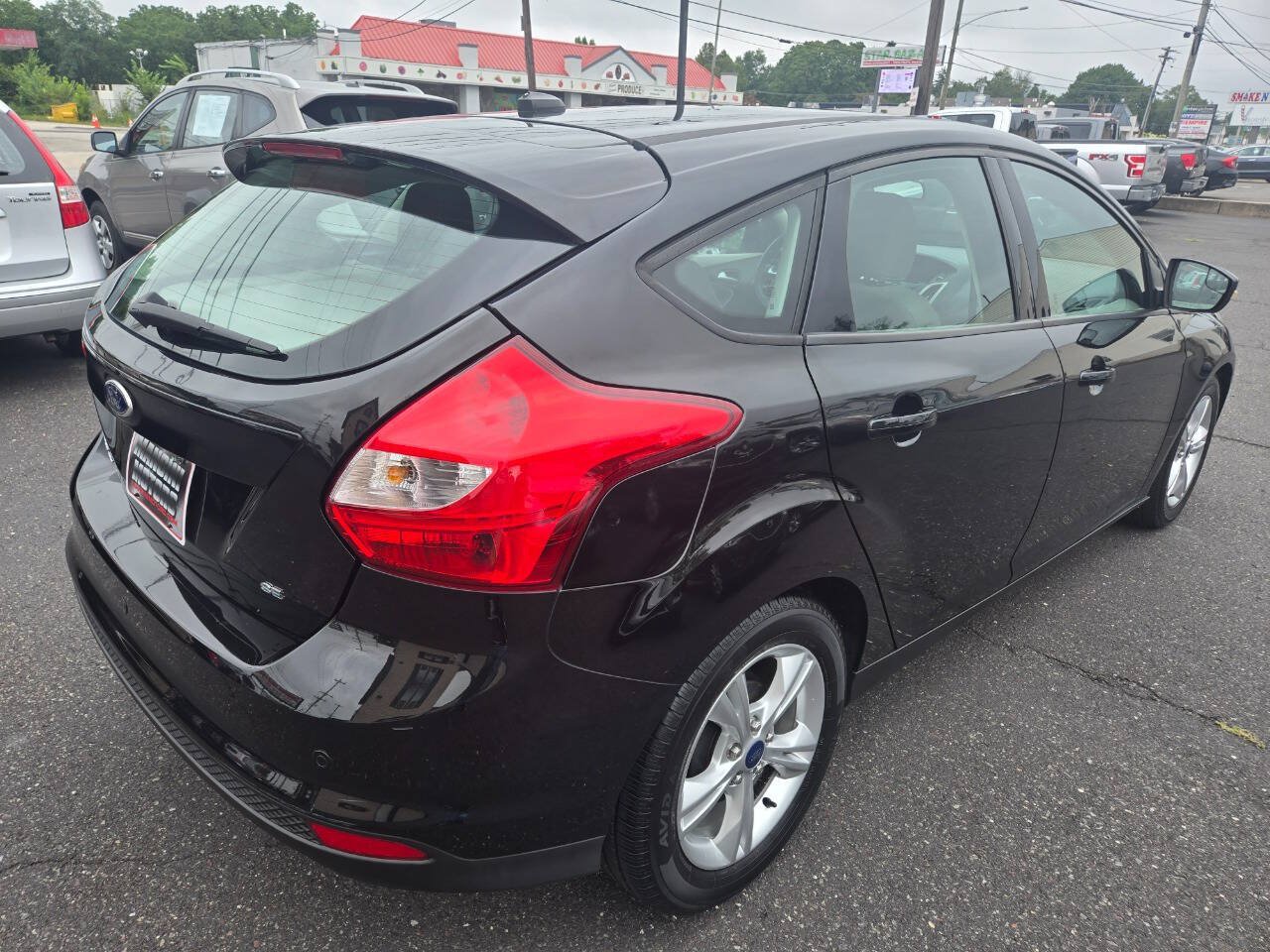 Used 2014 Ford Focus SE w/ SE Winter Package FWD image 6