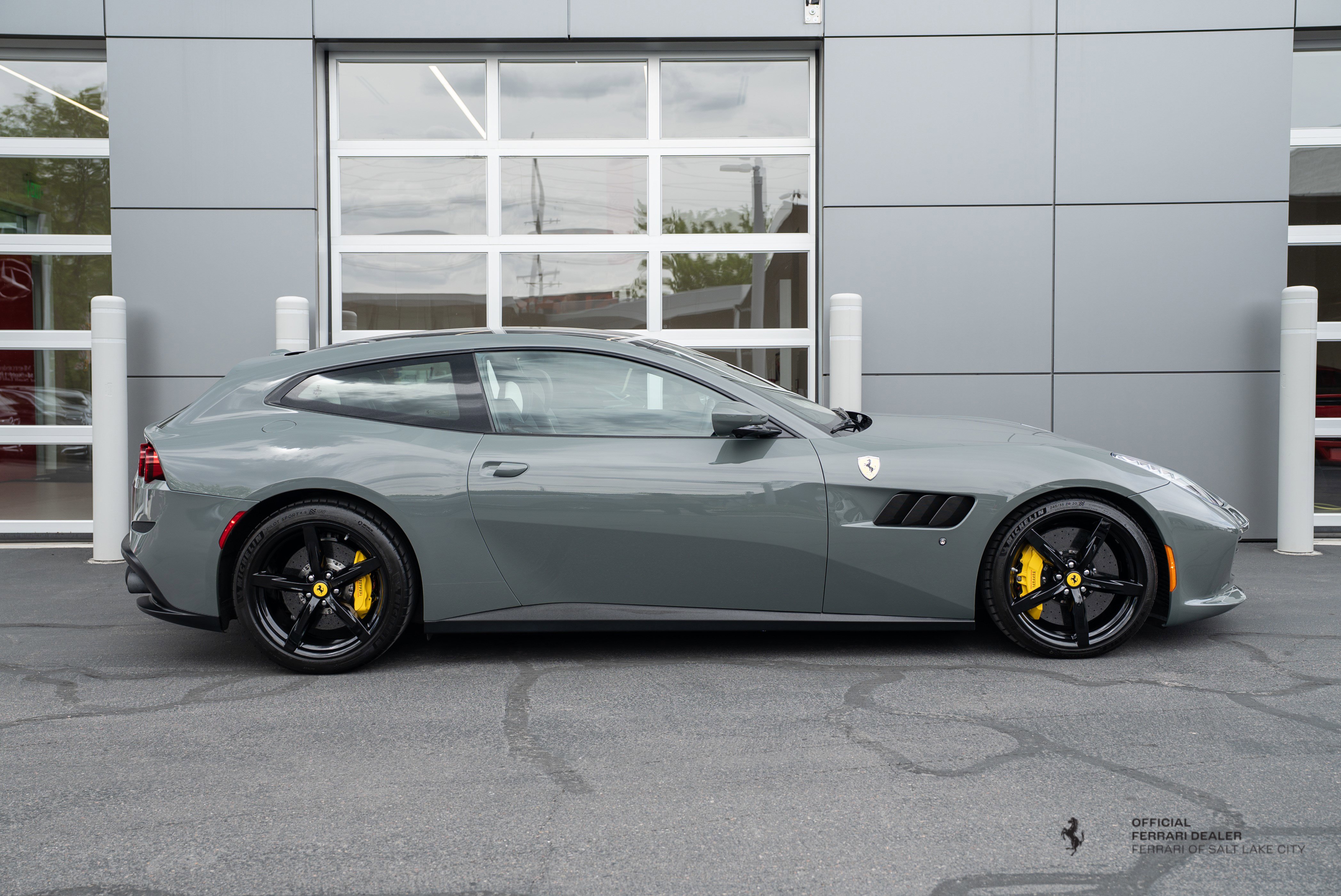 Used 2019 Ferrari GTC4Lusso image 12