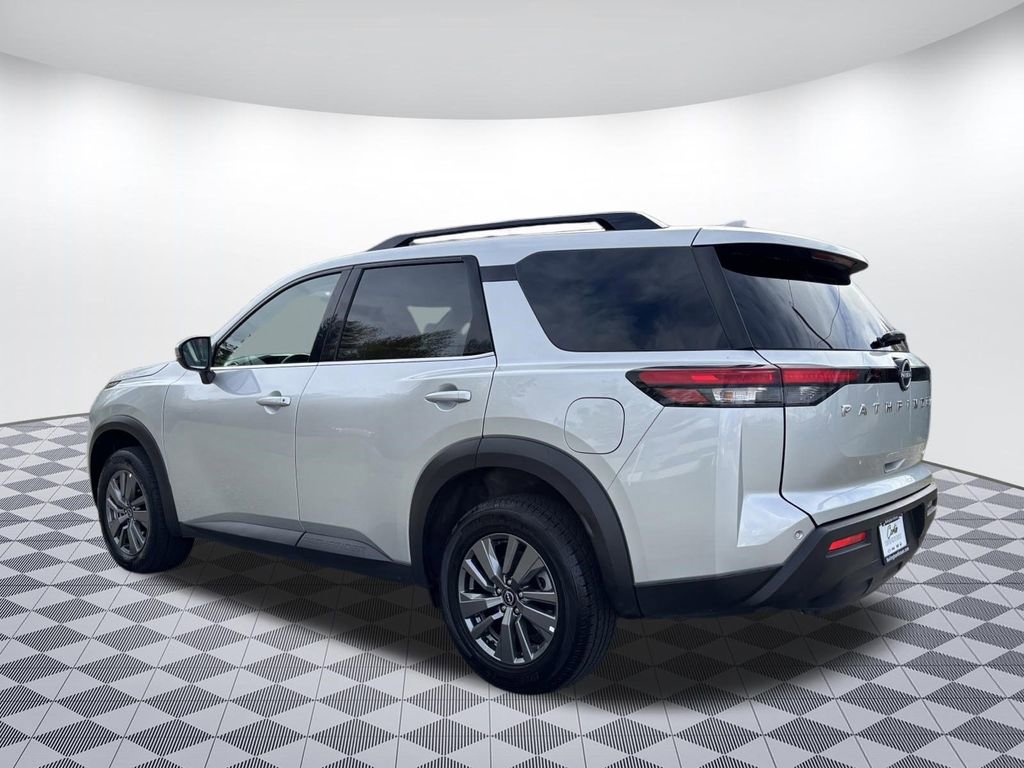 Used 2025 Nissan Pathfinder SV AWD/4WD image 6