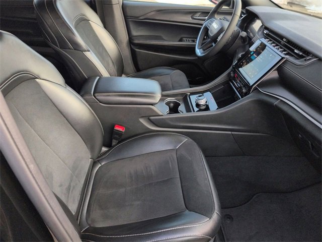 Certified 2024 Jeep Grand Cherokee L Laredo image 30