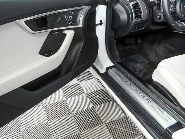 Used 2020 Jaguar F-TYPE Convertible image 8