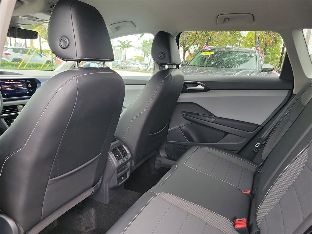 Used 2023 Volkswagen Taos SE w/ Black Wheel Package image 7