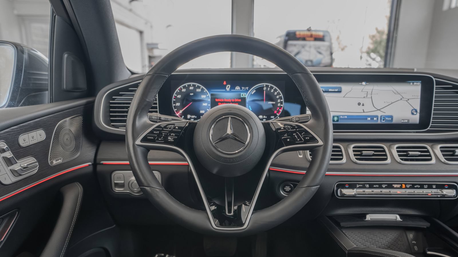 Used 2025 Mercedes-Benz GLE 450e 4MATIC image 9