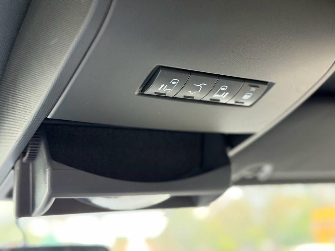 Used 2015 Dodge Grand Caravan R/T w/ Driver Convenience Group FWD image 20