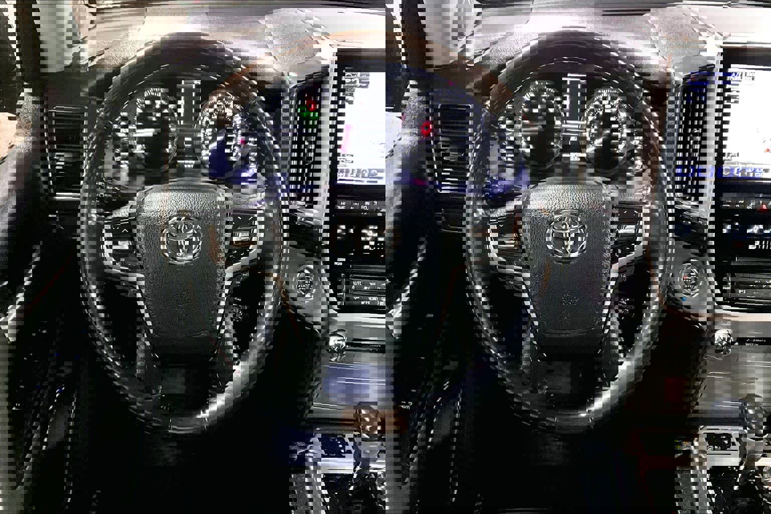 Certified 2017 Toyota Land Cruiser image 5