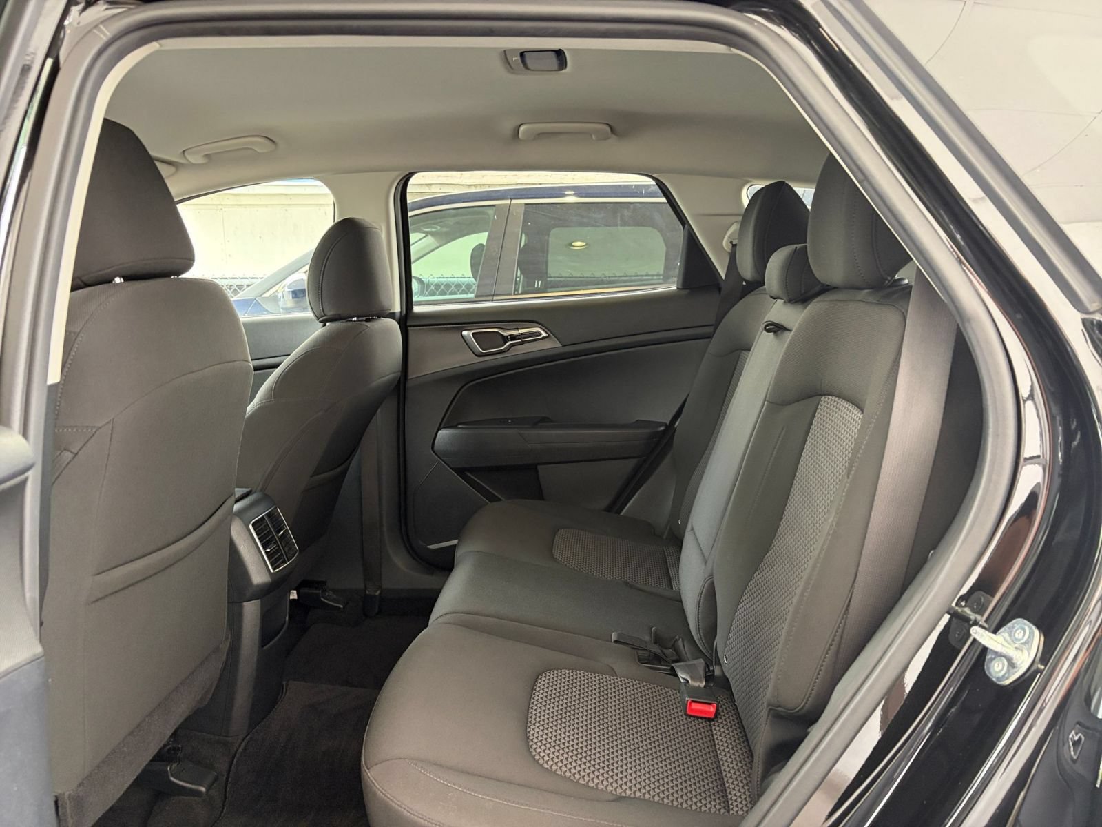Used 2025 Kia Sportage LX FWD image 25