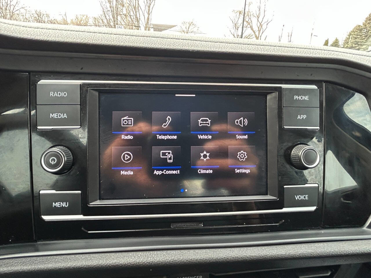 Used 2024 Volkswagen Jetta SE image 31