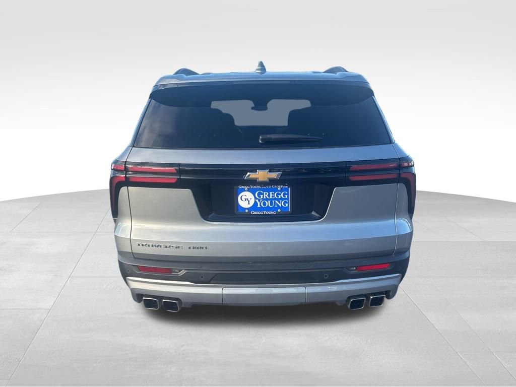 Used 2025 Chevrolet Traverse LT image 5