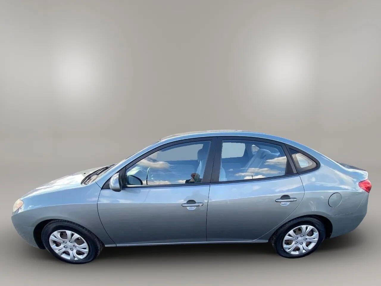 Used 2010 Hyundai Elantra GLS image 7