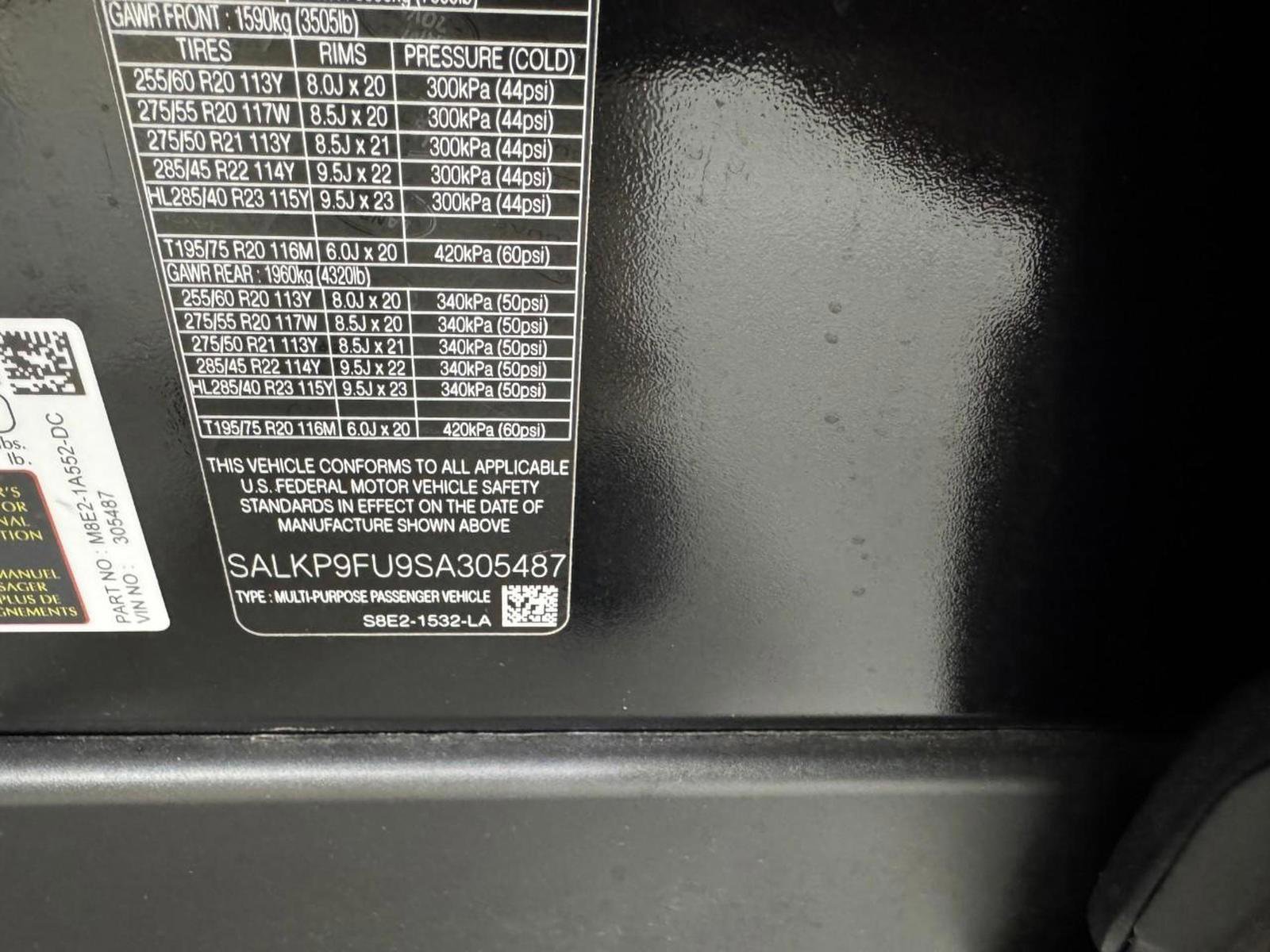 Used 2025 Land Rover Range Rover SE image 32