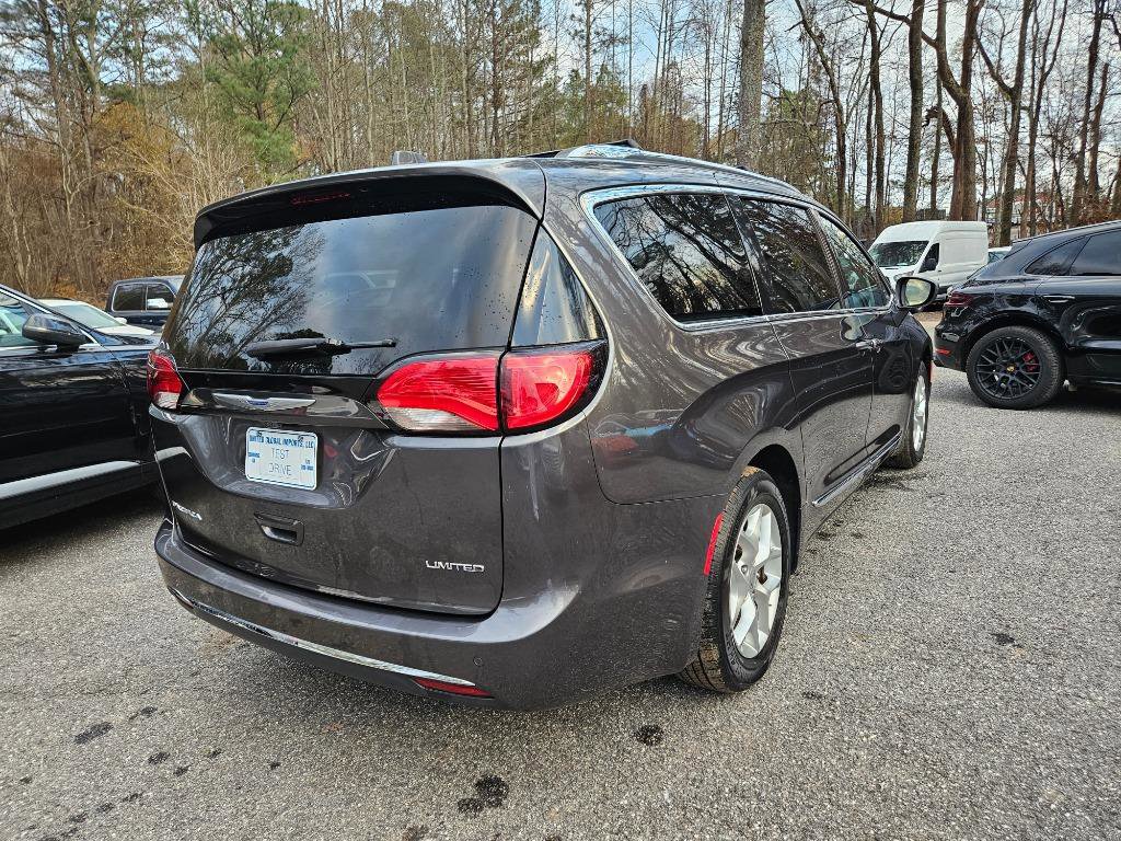 Used 2020 Chrysler Pacifica Limited image 8