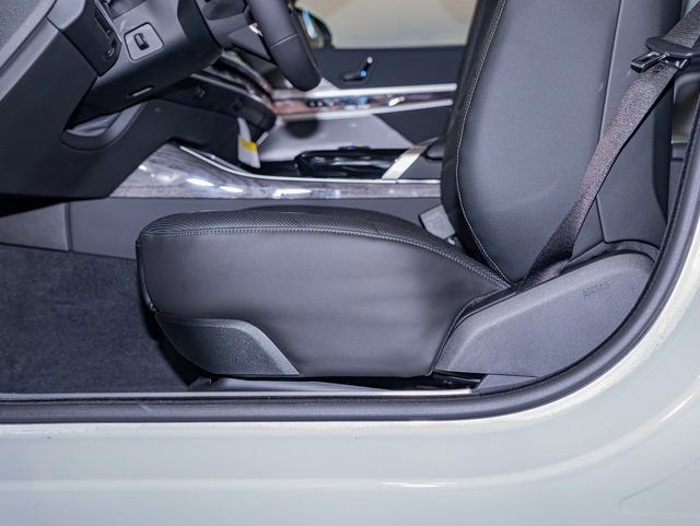 Used 2026 BMW 740i xDrive w/ Premium Package image 15