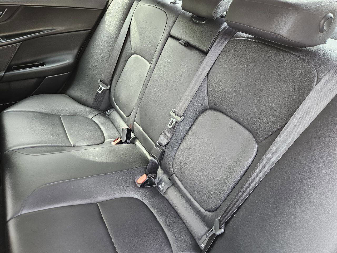 Used 2017 Jaguar XE Premium image 14