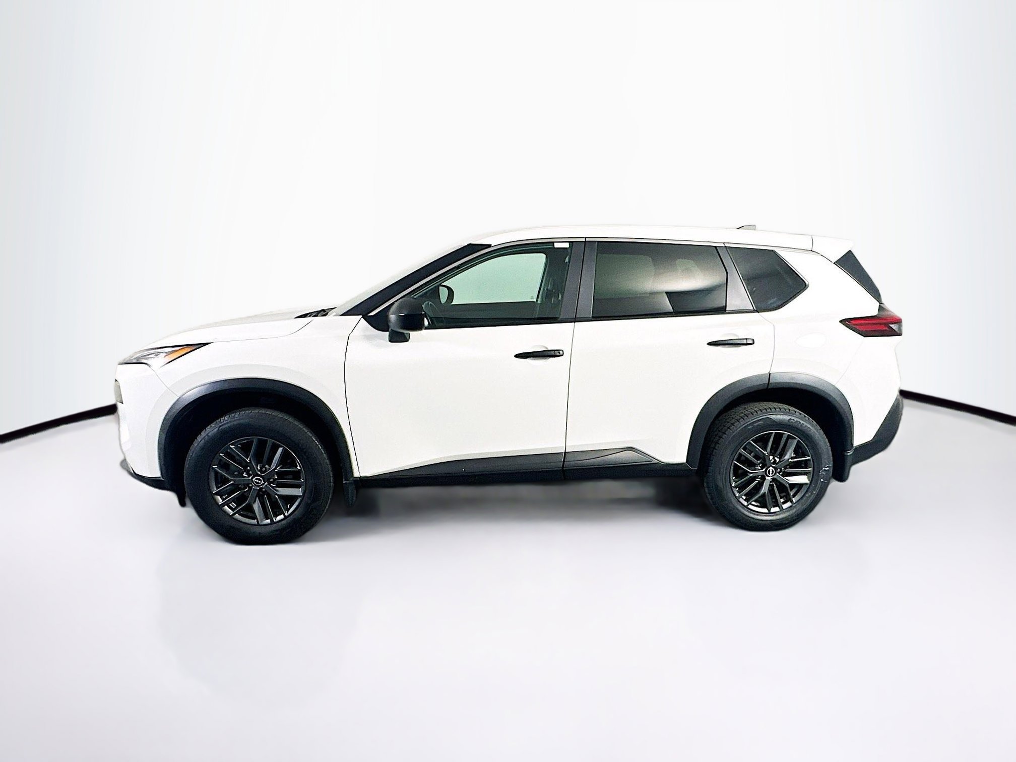 Used 2023 Nissan Rogue S image 4