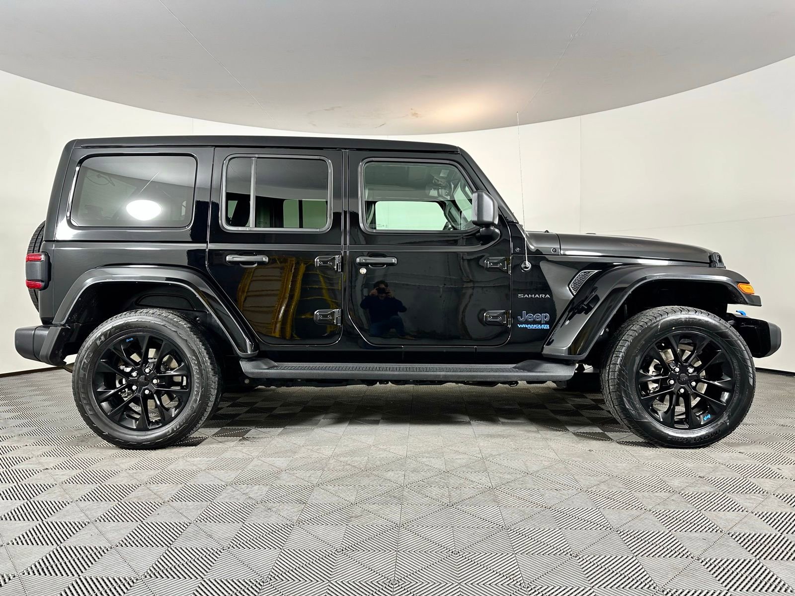 Used 2022 Jeep Wrangler Unlimited Sahara 4xe w/ Cold Weather Group image 31