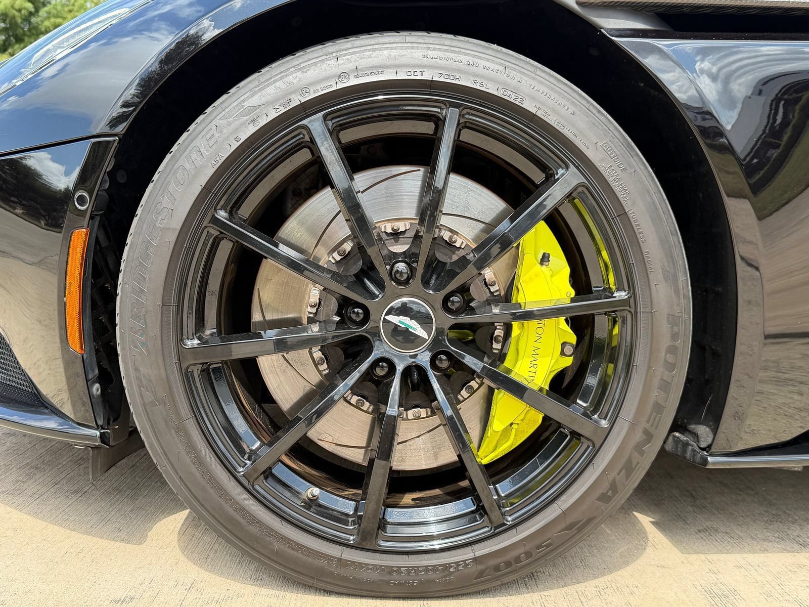 Used 2019 Aston Martin DB11 AMR RWD image 4