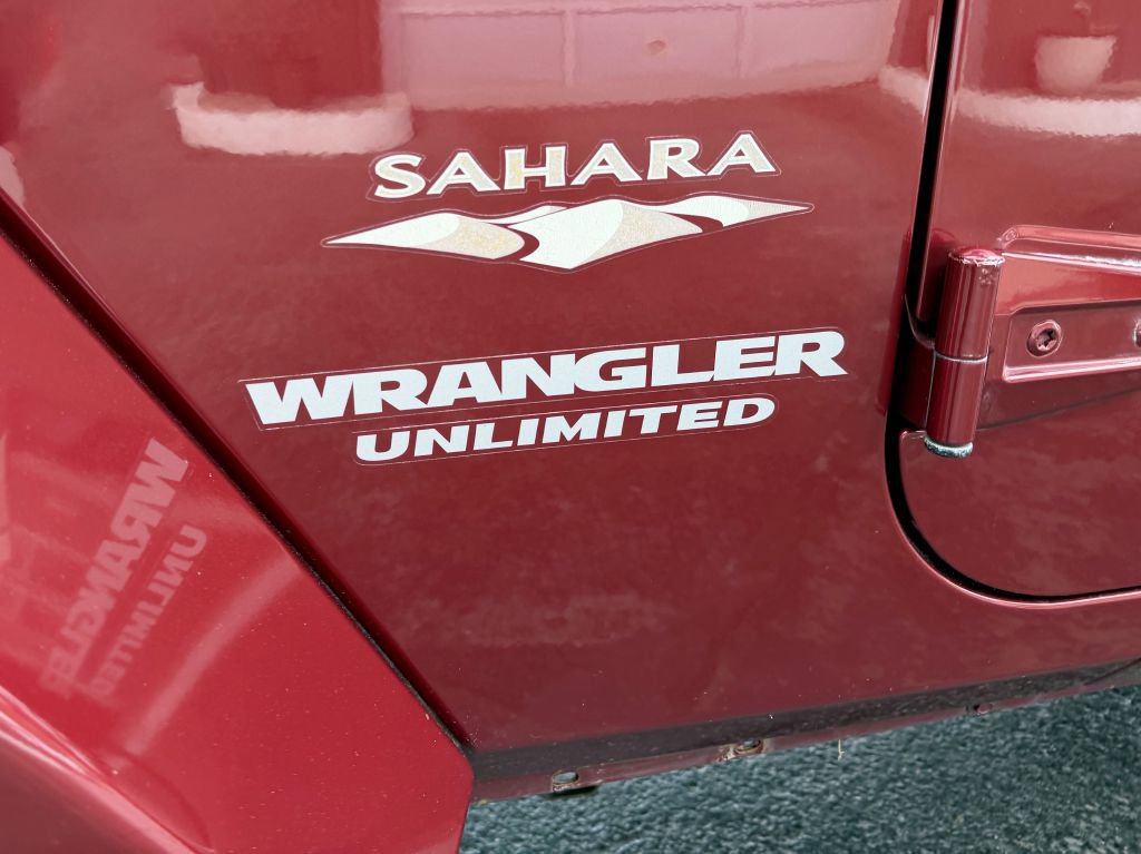 Used 2012 Jeep Wrangler Unlimited Sahara w/ Dual Top Group image 18