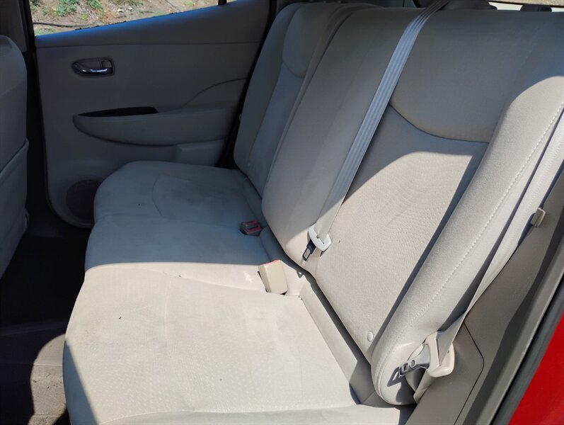 Used 2011 Nissan Leaf w/ Eco Design Pkg FWD image 10