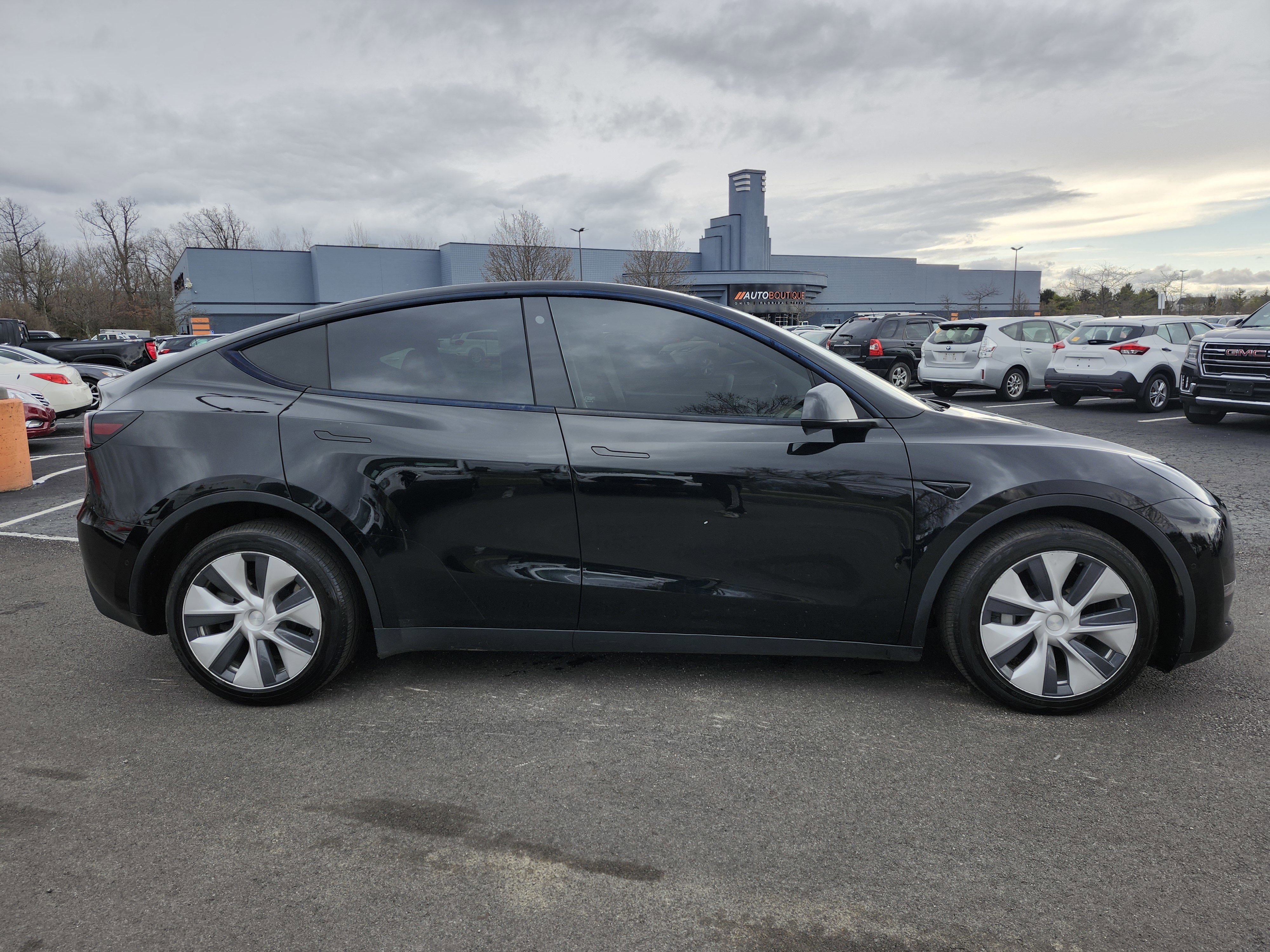 Used 2021 Tesla Model Y Long Range image 19