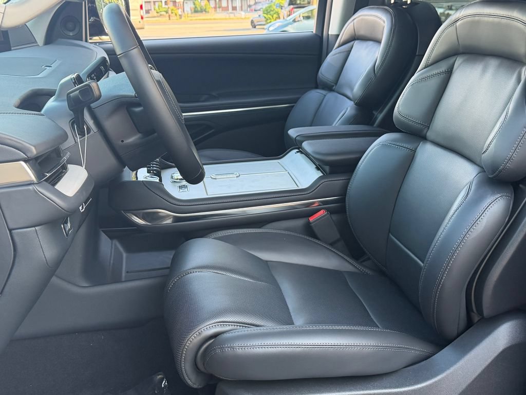 New 2027 Lincoln Navigator L Premier AWD/4WD image 23