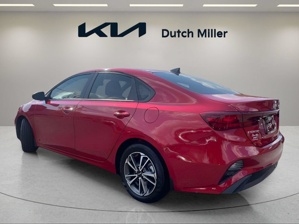 Used 2022 Kia Forte LXS FWD image 2
