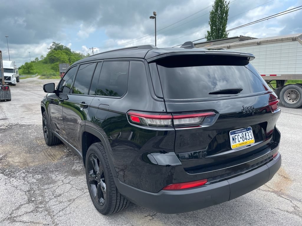 Used 2023 Jeep Grand Cherokee L Laredo AWD/4WD image 8