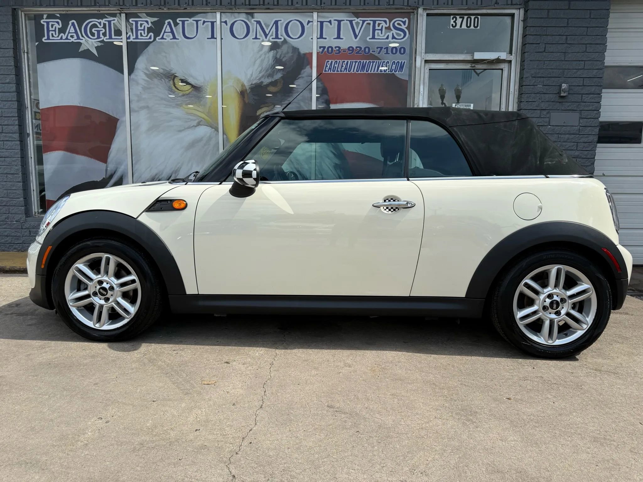 Used 2013 MINI Cooper Convertible image 11