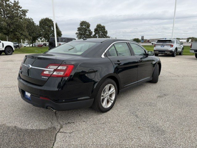 Certified 2018 Ford Taurus SE FWD image 9